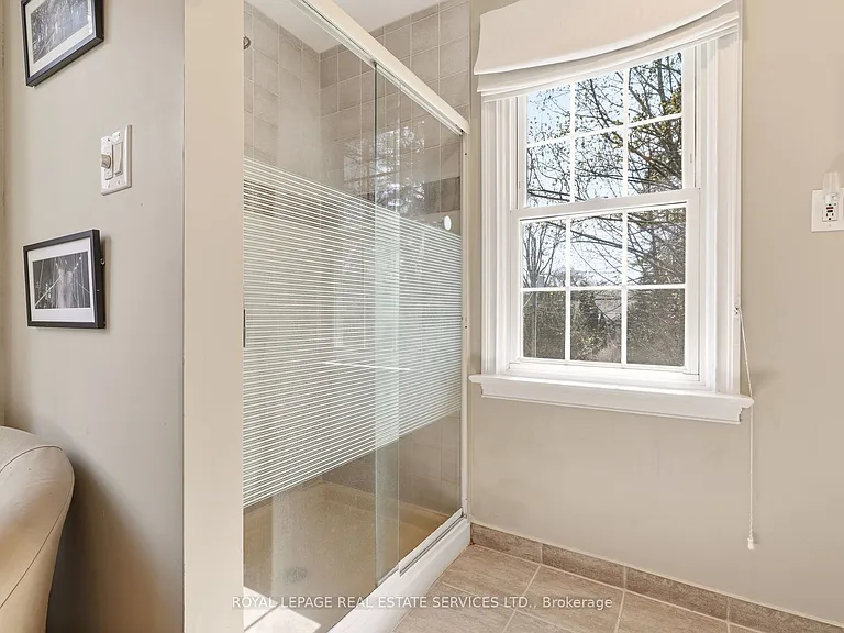 145 Suffolk Ave — Photo 25