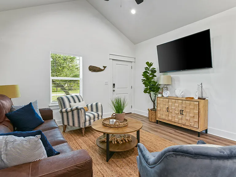 301 Rustic Oak Ln — Photo 3