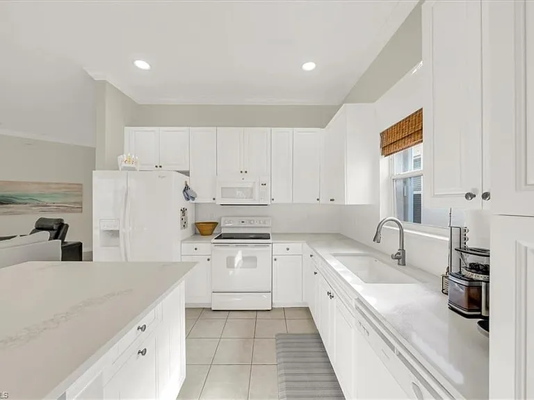 28327 Hidden Lake Dr — Photo 11