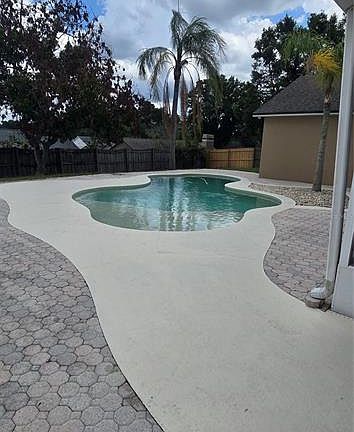 3rd image of 131 Clowson Ct