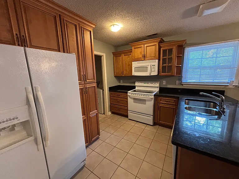 12 Bridgeport Dr — Photo 13