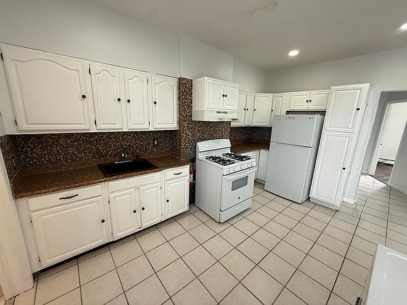 3rd image of 847 7th St #2