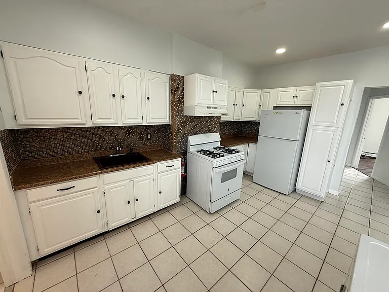 847 7th St #2 — Photo 3