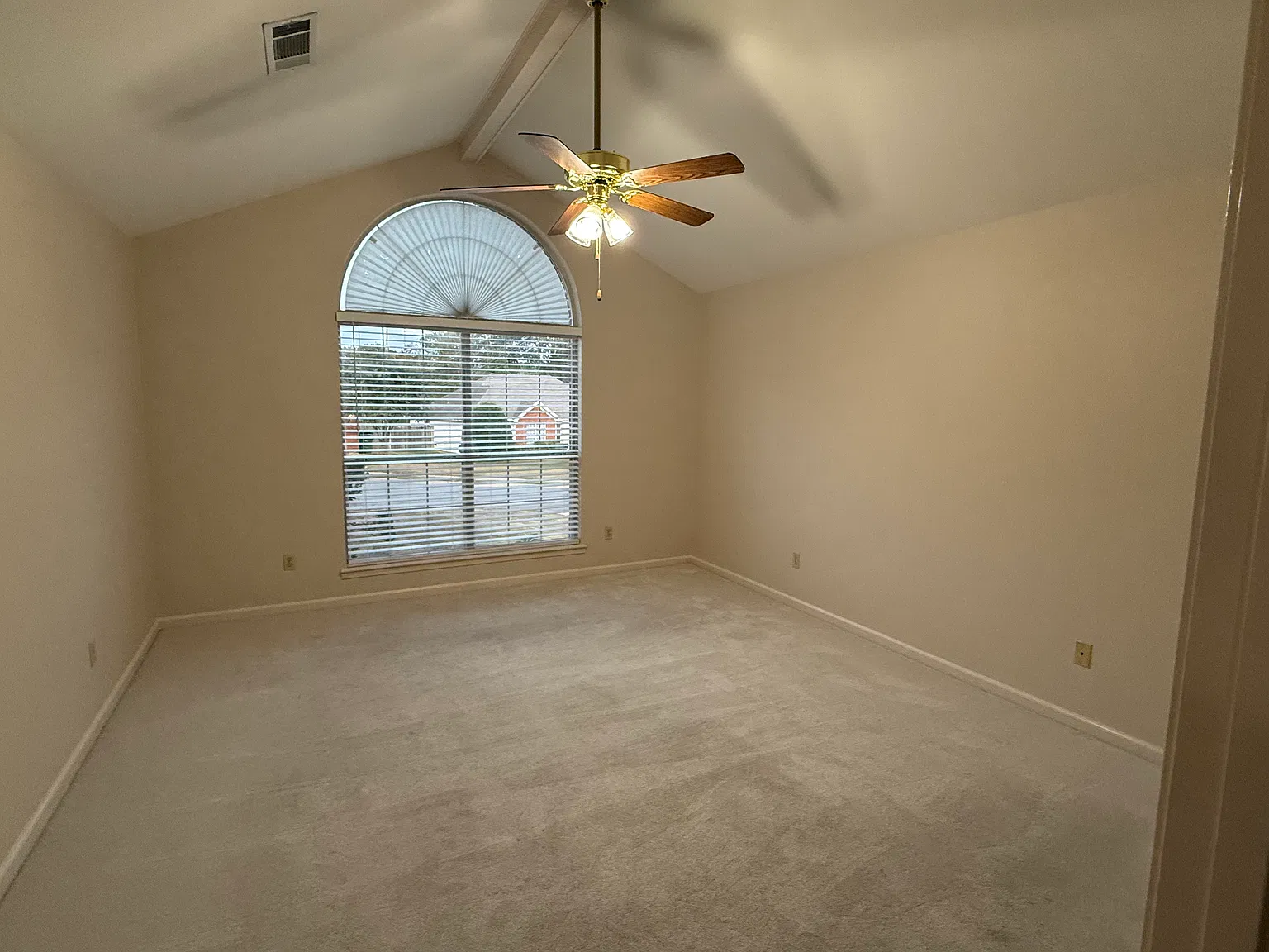 3 bed, 1667 sqft, $1,850 — Photo 2
