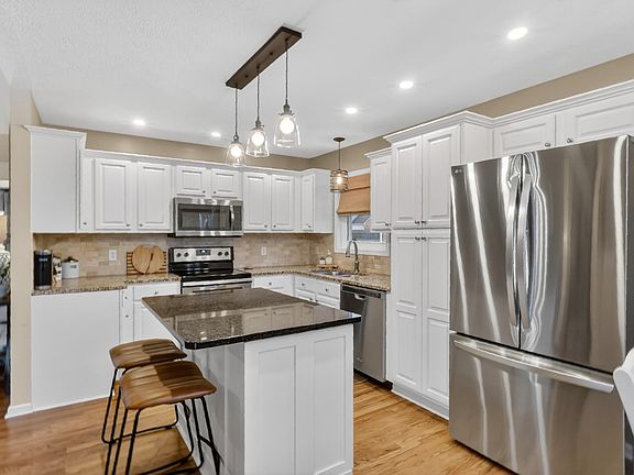 5th image of 119 Thoroughbred Way