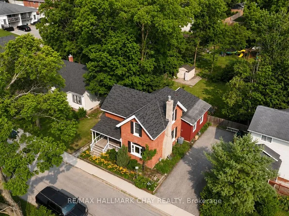 34 North St N, Barrie, ON L4M 2R9