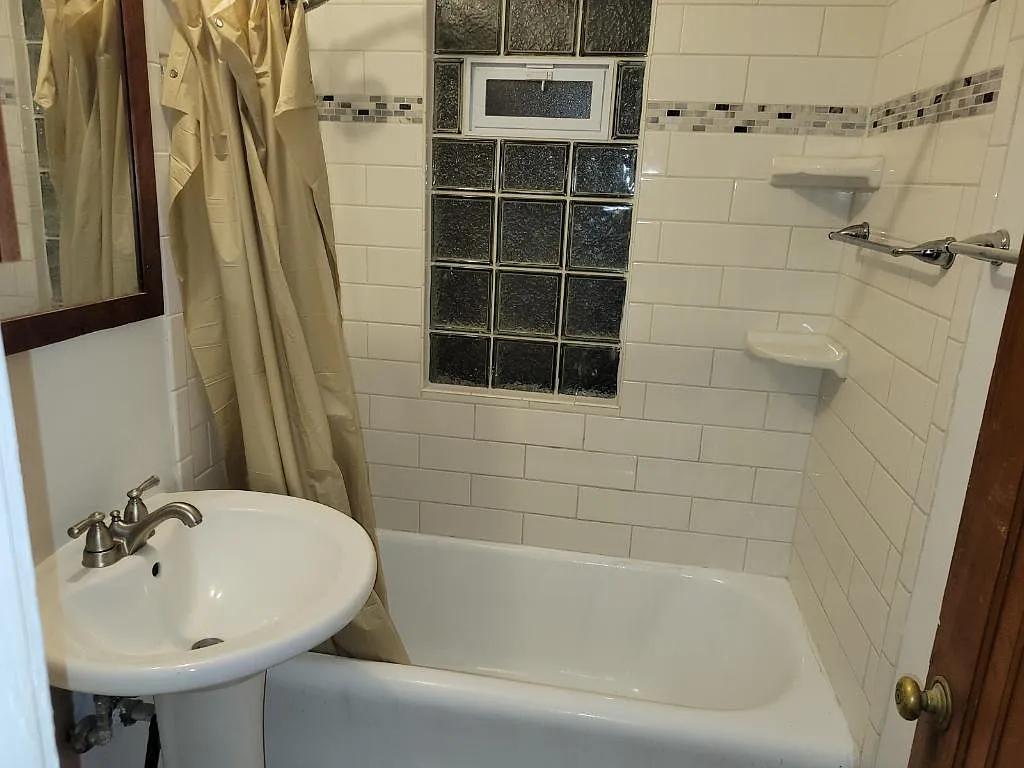 2 bed, 1500 sqft, $1,000 — Photo 3