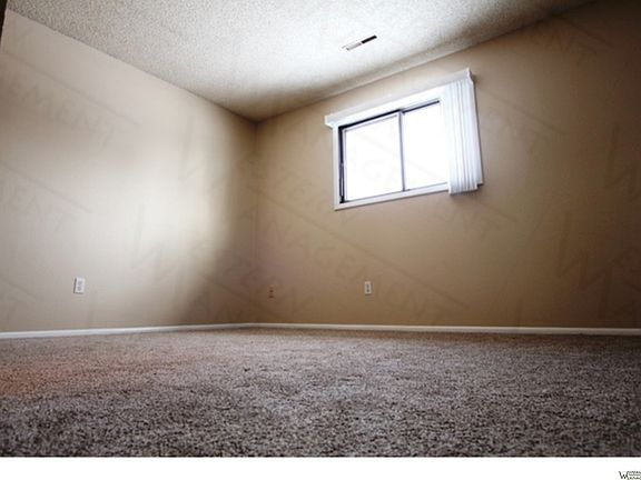 5th image of 404 Mervin St APT D