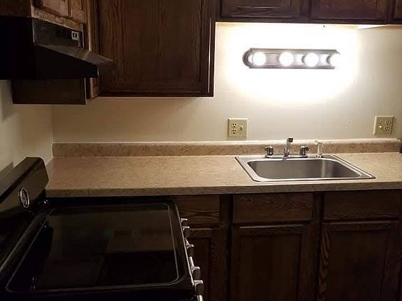 5th image of 401 Center St APT 4