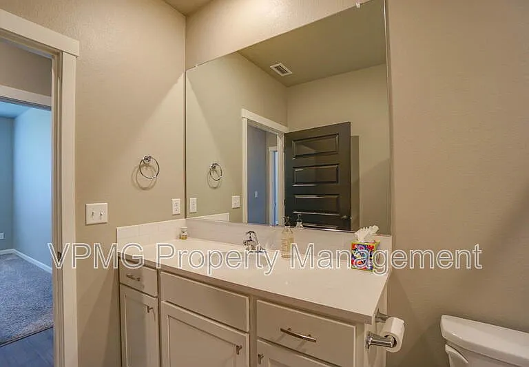 604 NW 25th Way — Photo 9