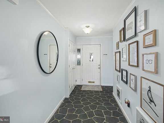 5th image of 917 Forbes St