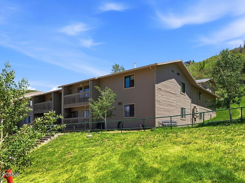 1st image of 1690 Upper Ironhorse Loop #10