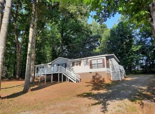 410 Meadows Ln, Townville, SC 29689