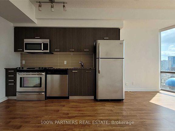 3rd image of 832 Bay St #2009