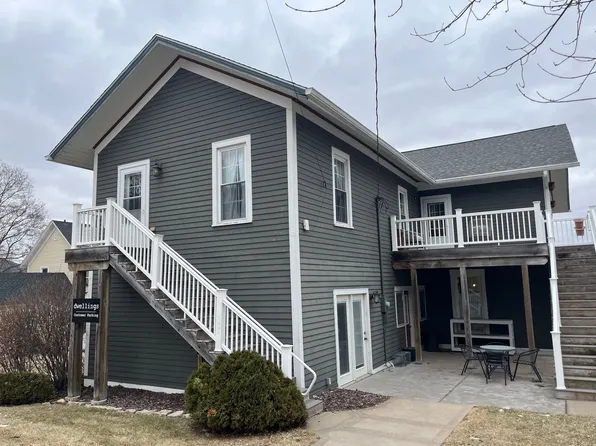 414 N Cody Rd, Le Claire, IA 52753