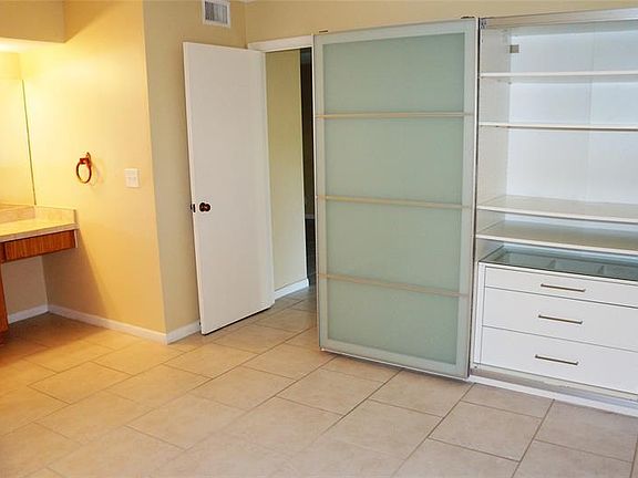 3rd image of 9926 Twin Lakes Dr