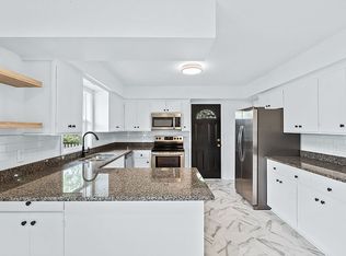 402 Monroe Pl, Hopkins, MN 55343