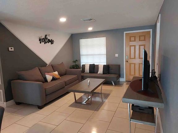 4th image of 2813 Cedaridge Dr