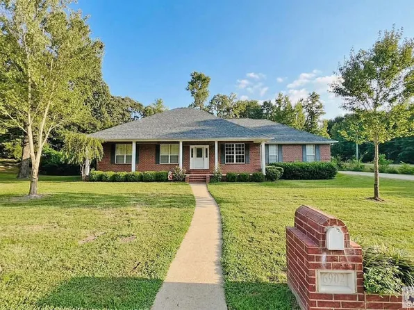6902 Forest Oak Dr, Texarkana, AR 71854