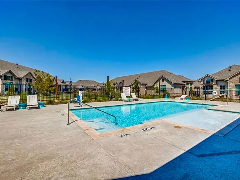 2621 Chablis Dr — Photo 22