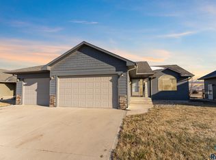 1500 W 26th St, Yankton, SD 57078