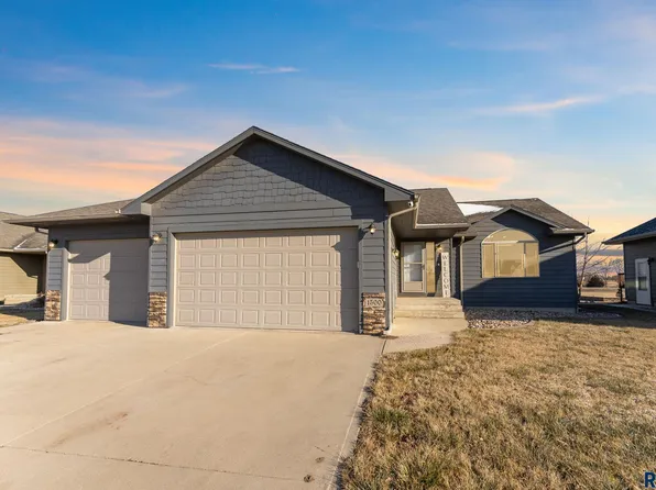 1500 W 26th St, Yankton, SD 57078