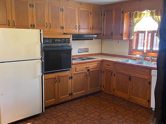 5th image of 871 Charlton Blvd