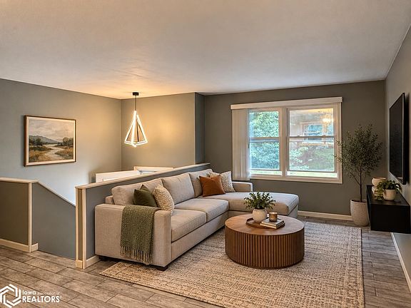 3rd image of 1601 Southview Cir