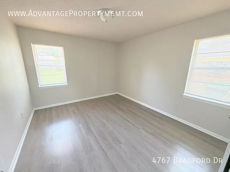 4767 Bradford Dr — Photo 17
