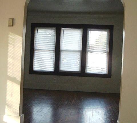 Living room and dining room w/ hardwood floors