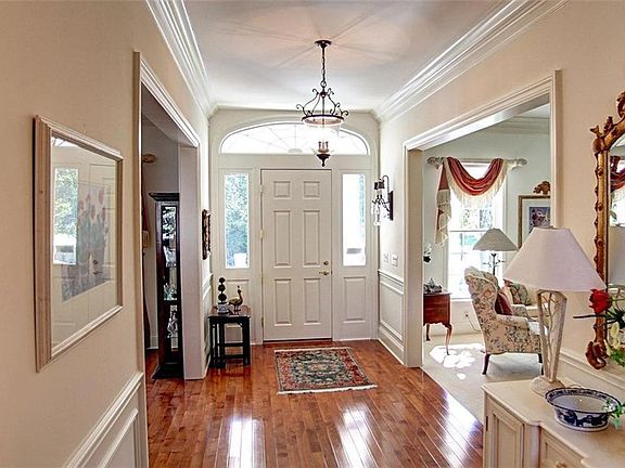 5th image of 4400 Willow Creek Cir