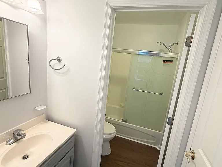 1318 Bainbridge St — Photo 14