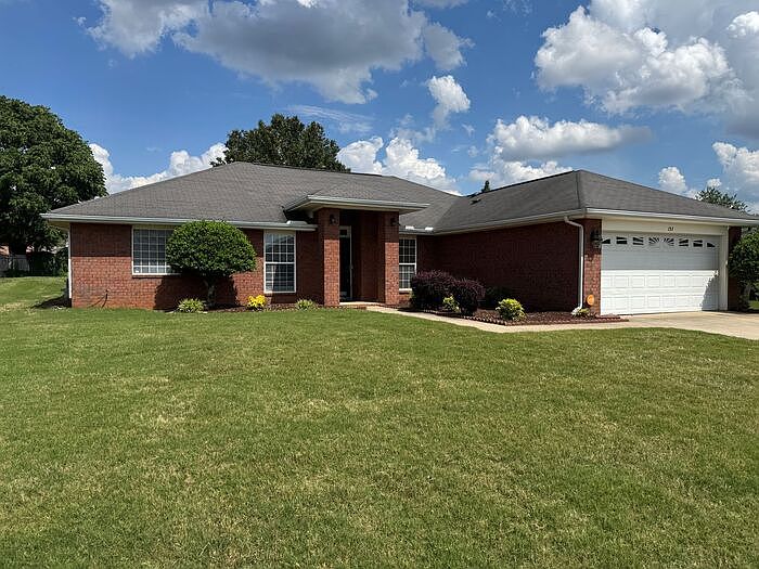 1st image of 137 Clover Ridge Dr