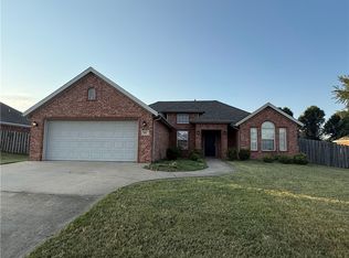 201 Coopers Farm Rd, Centerton, AR 72719