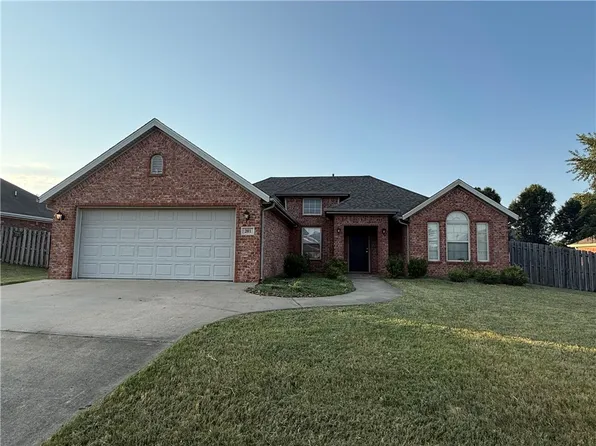 201 Coopers Farm Rd, Centerton, AR 72719