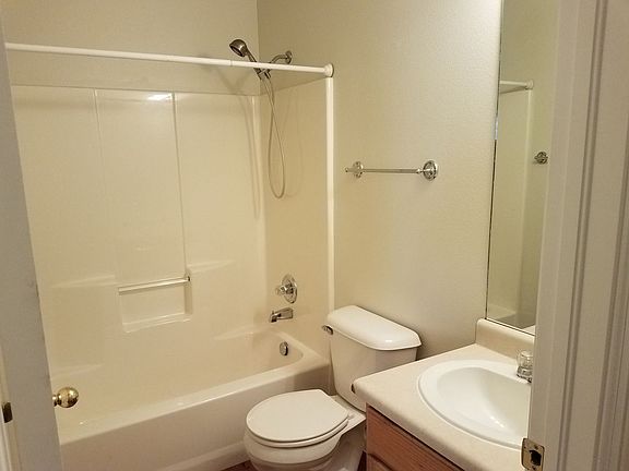 5th image of 1215 Taft Ave Unit D