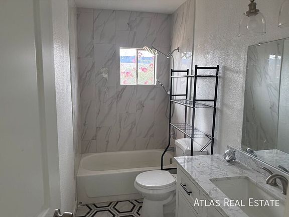 3rd image of 1537 W Pierce St APT 3