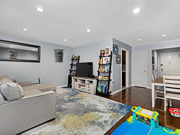 4th image of 88-25 155th Avenue #2M