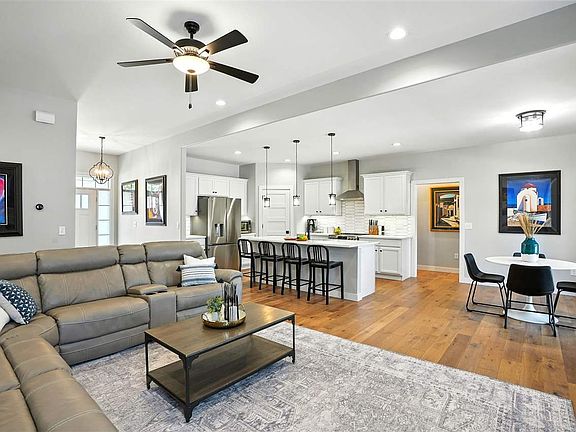 5th image of 355 Russell Slade Blvd