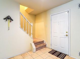 17 Boxwood Cir, Edison, NJ 08820