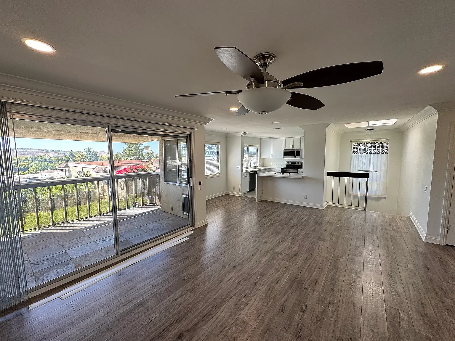 3 bed, 1320 sqft, $3,800 — Photo 2