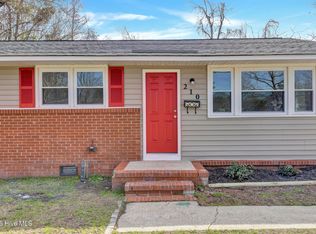 210 Regalwood Dr, Jacksonville, NC 28546