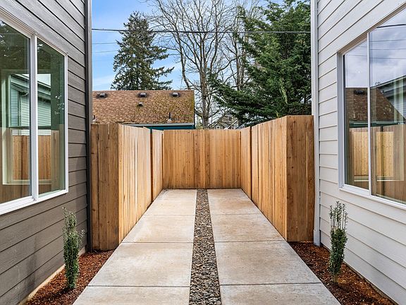 4th image of 4822 SE 62nd Ave #4818