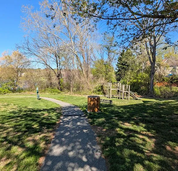 12221 Eagles Nest Ct #B — Photo 22