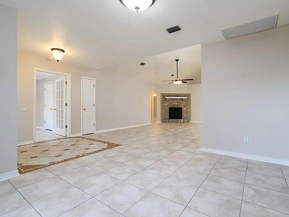 4th image of 1933 Sparrow Ln