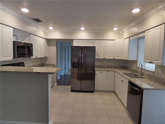 3rd image of 1560 Lakeside Dr