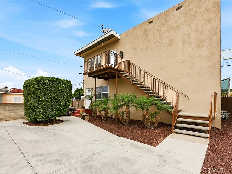 219 W Riggin St #C — Photo 5