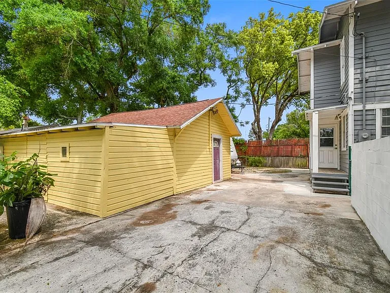 6810 N Navin Ave — Photo 74