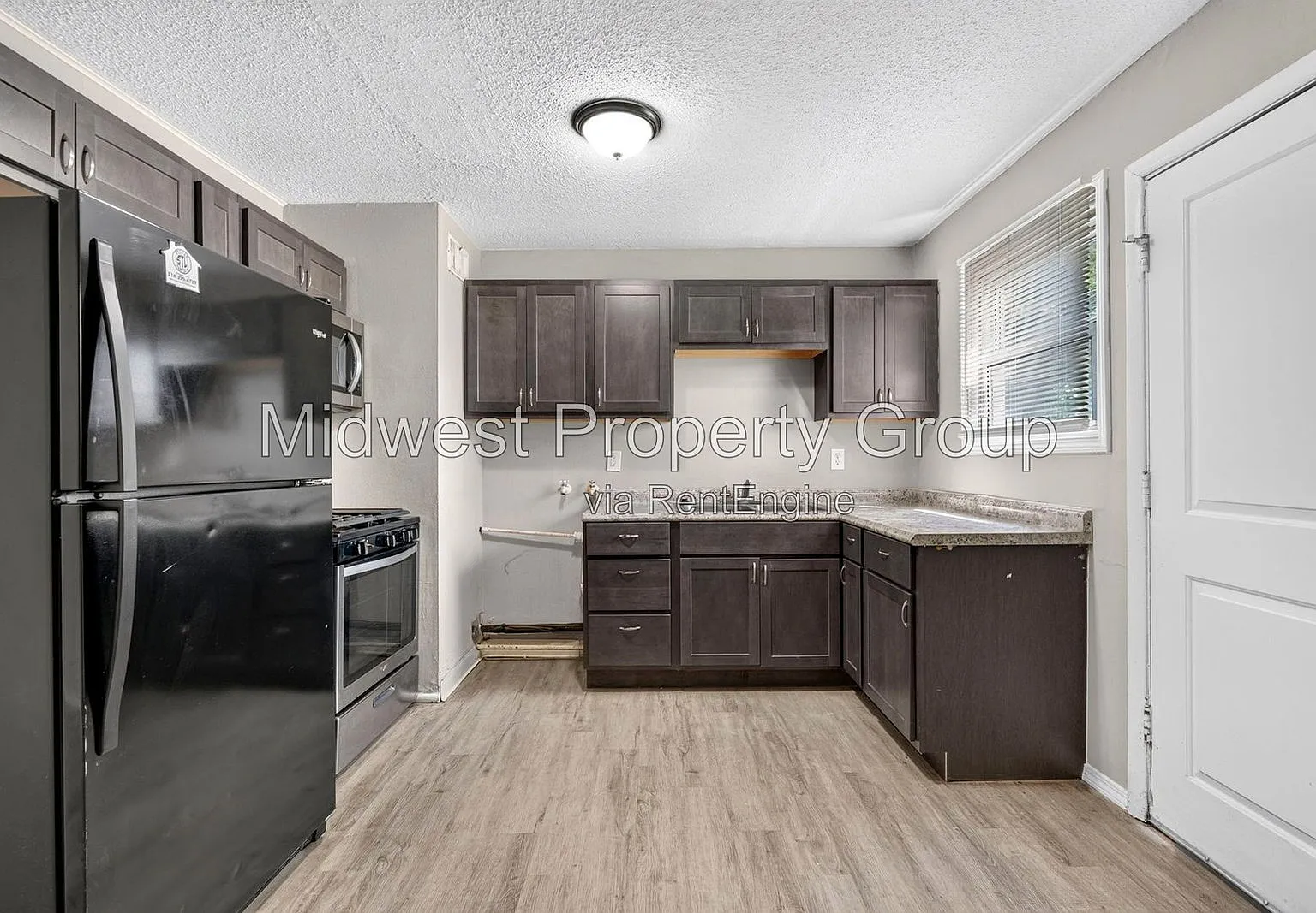 3 bed, 1.0 bath, 864 sqft, $1,395 — Photo 1
