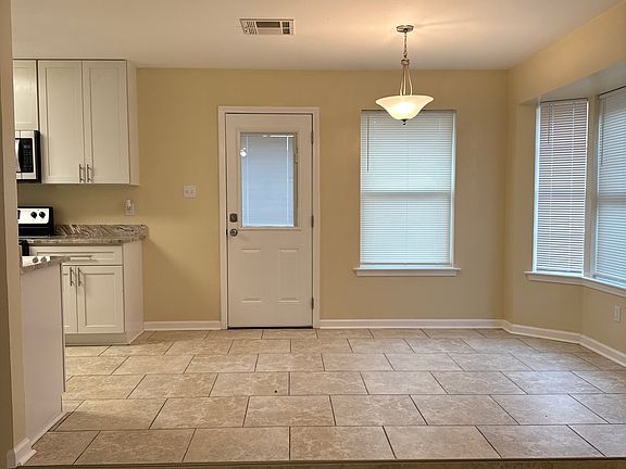 4th image of 1701 Williamsburg Dr